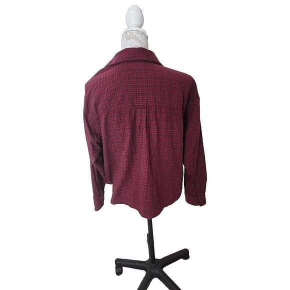 Levi's Women's Plus Flannel Maple Utility Cropped Shirt Red Plaid Size 1X - Picture 3 of 8